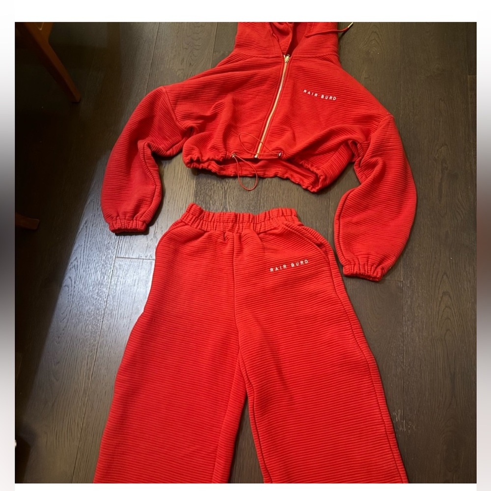 BRAND NEW NEVER WORN SIZE S FLARE
Red Two-Piece Hoodie and Pants Set